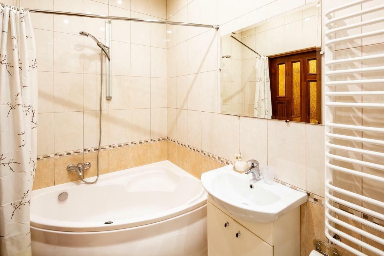 Bv Apartments Exquisite Lviv Dış mekan fotoğraf